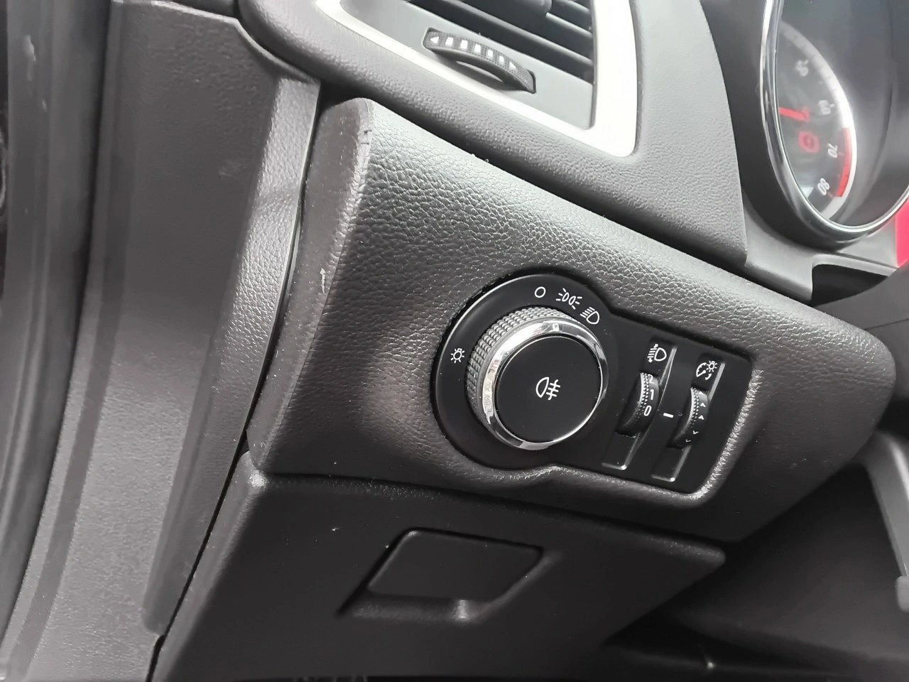 Opel Astra - Zdjęcie 24