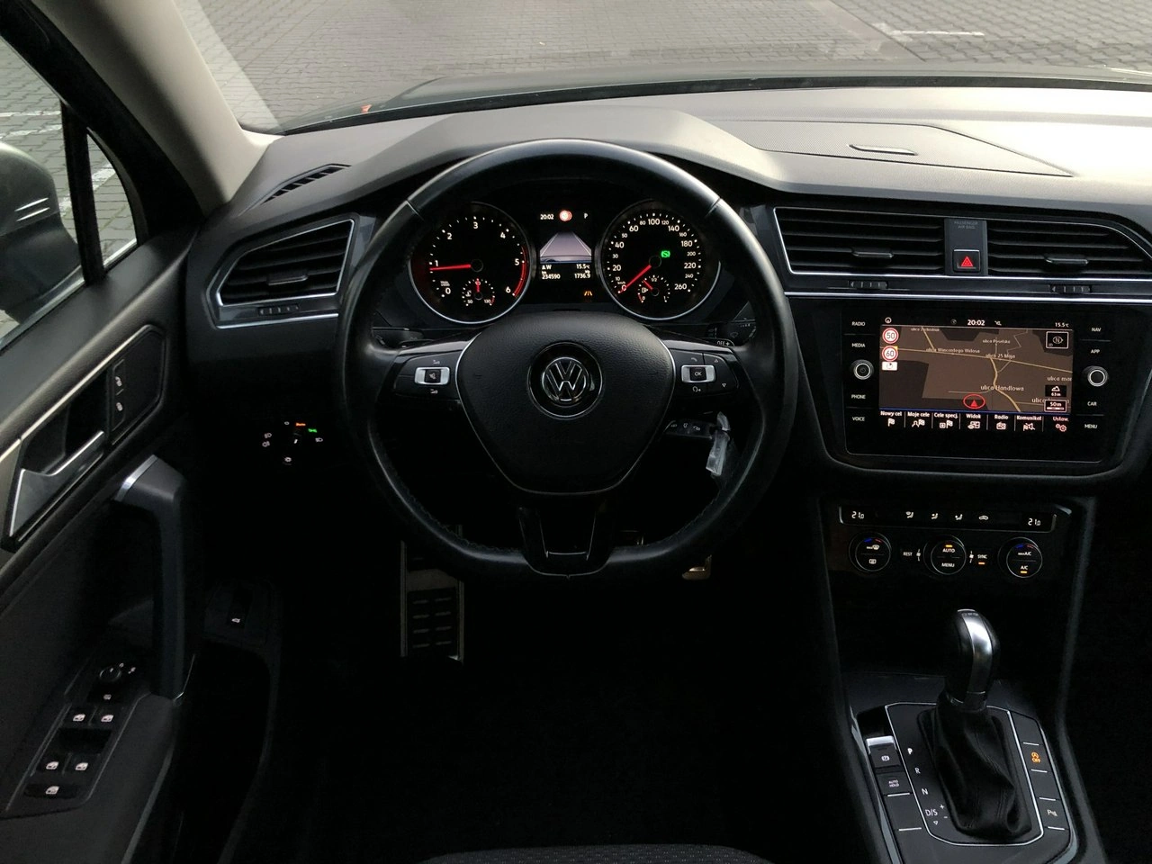 Volkswagen Tiguan - Zdjęcie 17