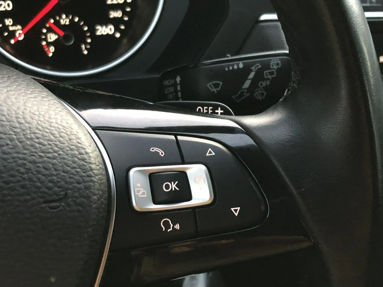 Volkswagen Tiguan Allspace - Zdjęcie 31