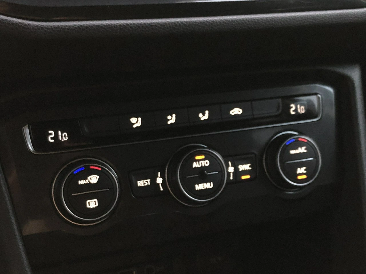 Volkswagen Tiguan Allspace - Zdjęcie 37
