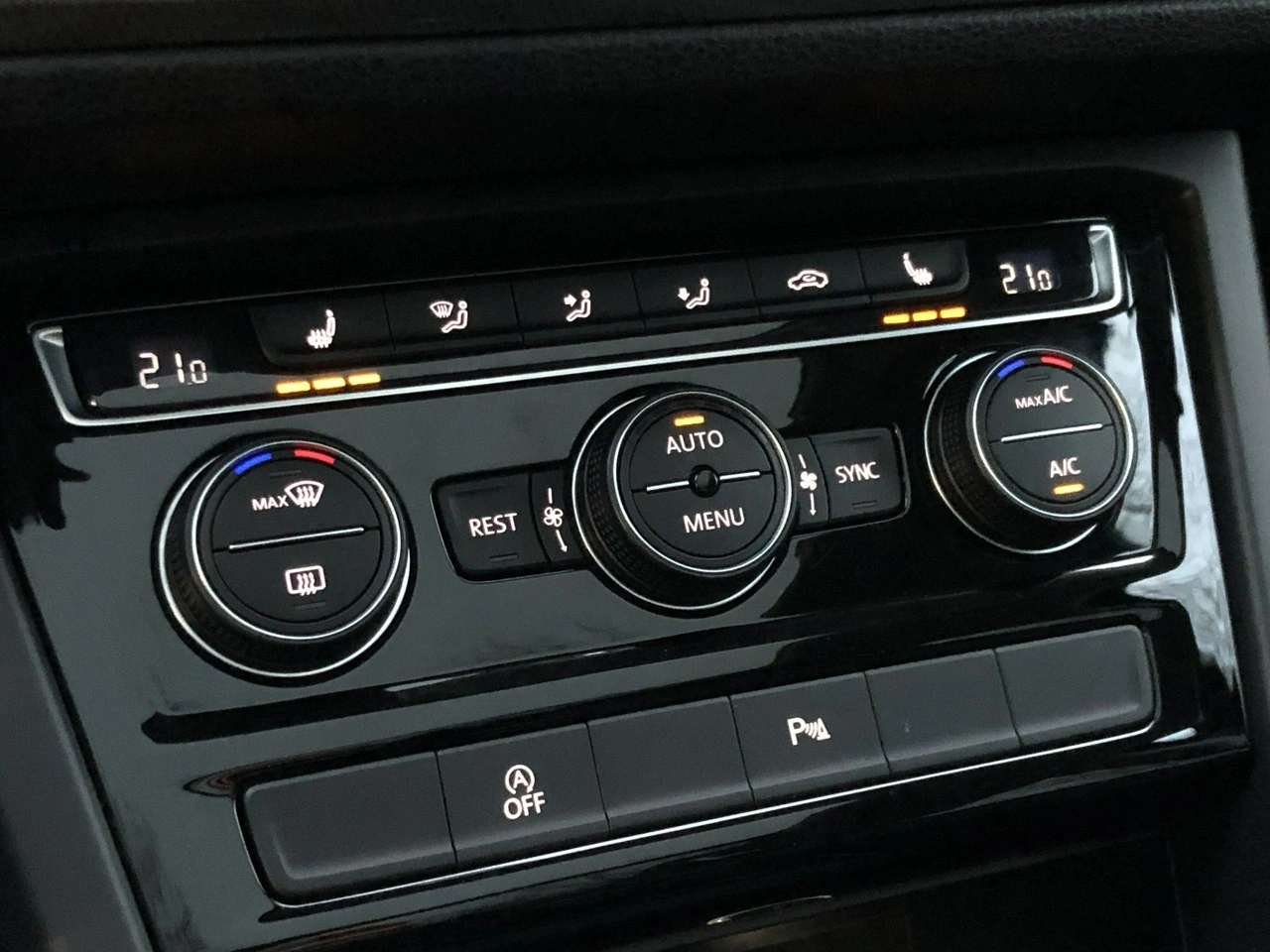 Volkswagen Touran - Zdjęcie 29