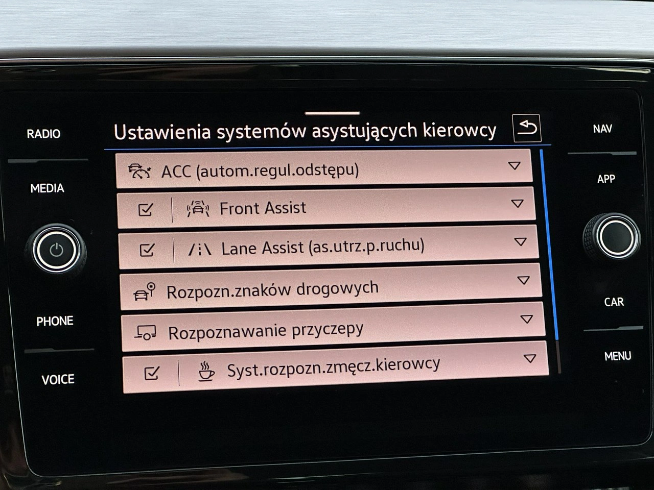 Volkswagen Passat - Zdjęcie 30