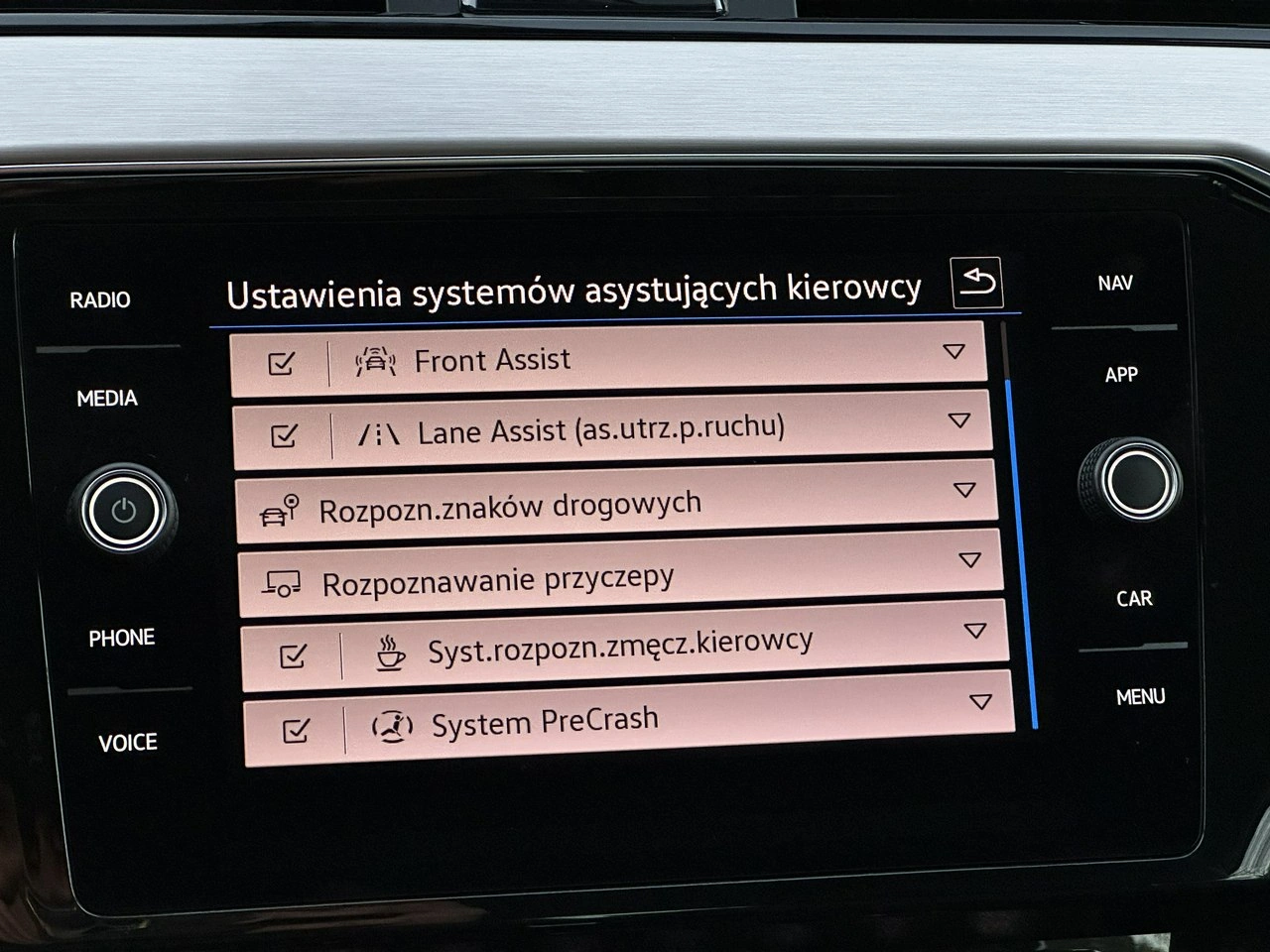 Volkswagen Passat - Zdjęcie 32