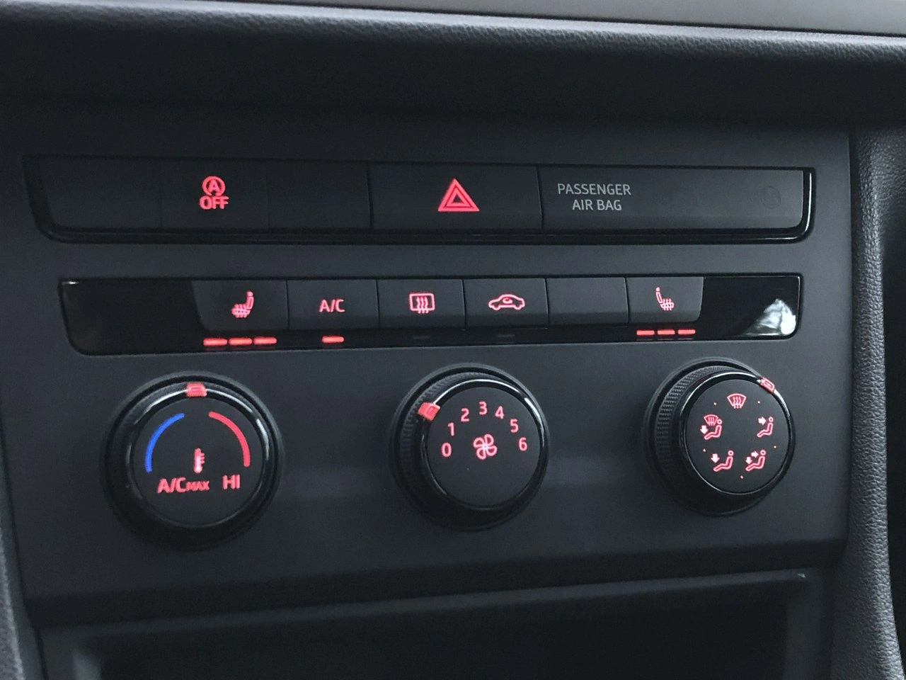 Seat Leon - Zdjęcie 25