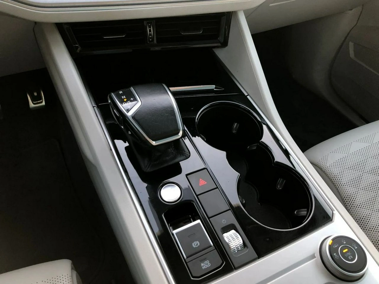 Volkswagen Touareg - Zdjęcie 28