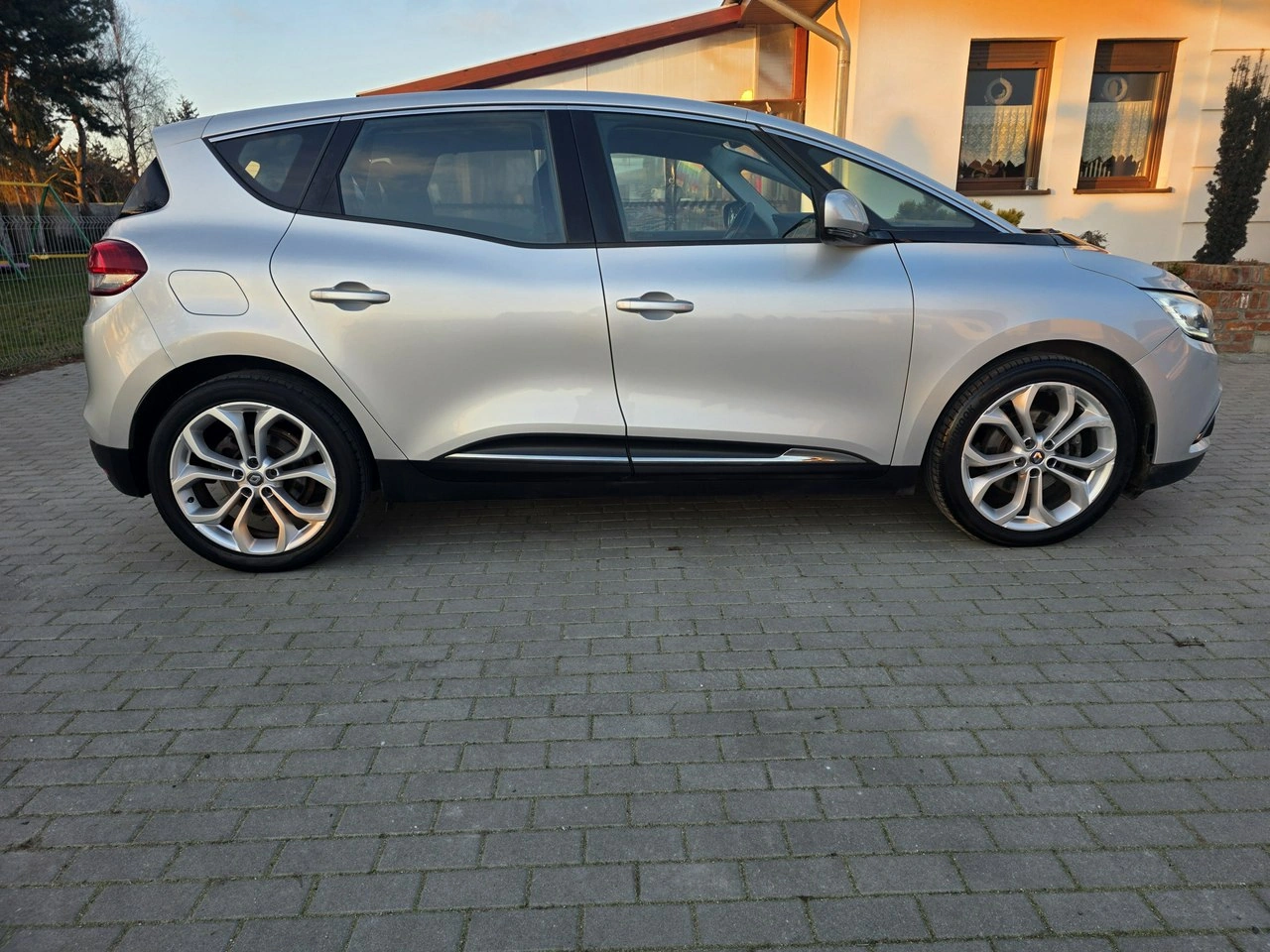 Renault Scenic - Zdjęcie 15