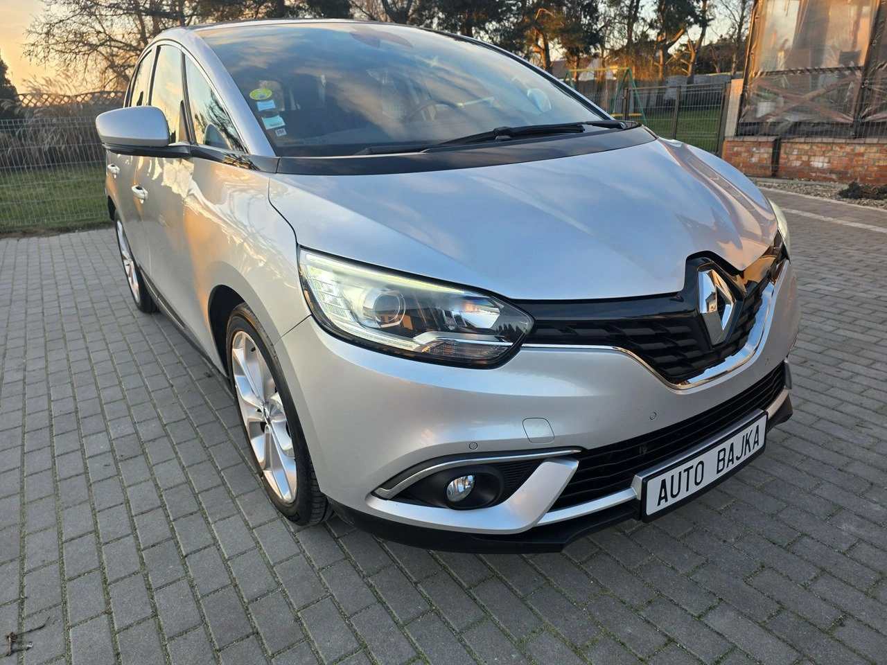 Renault Scenic - Zdjęcie 17