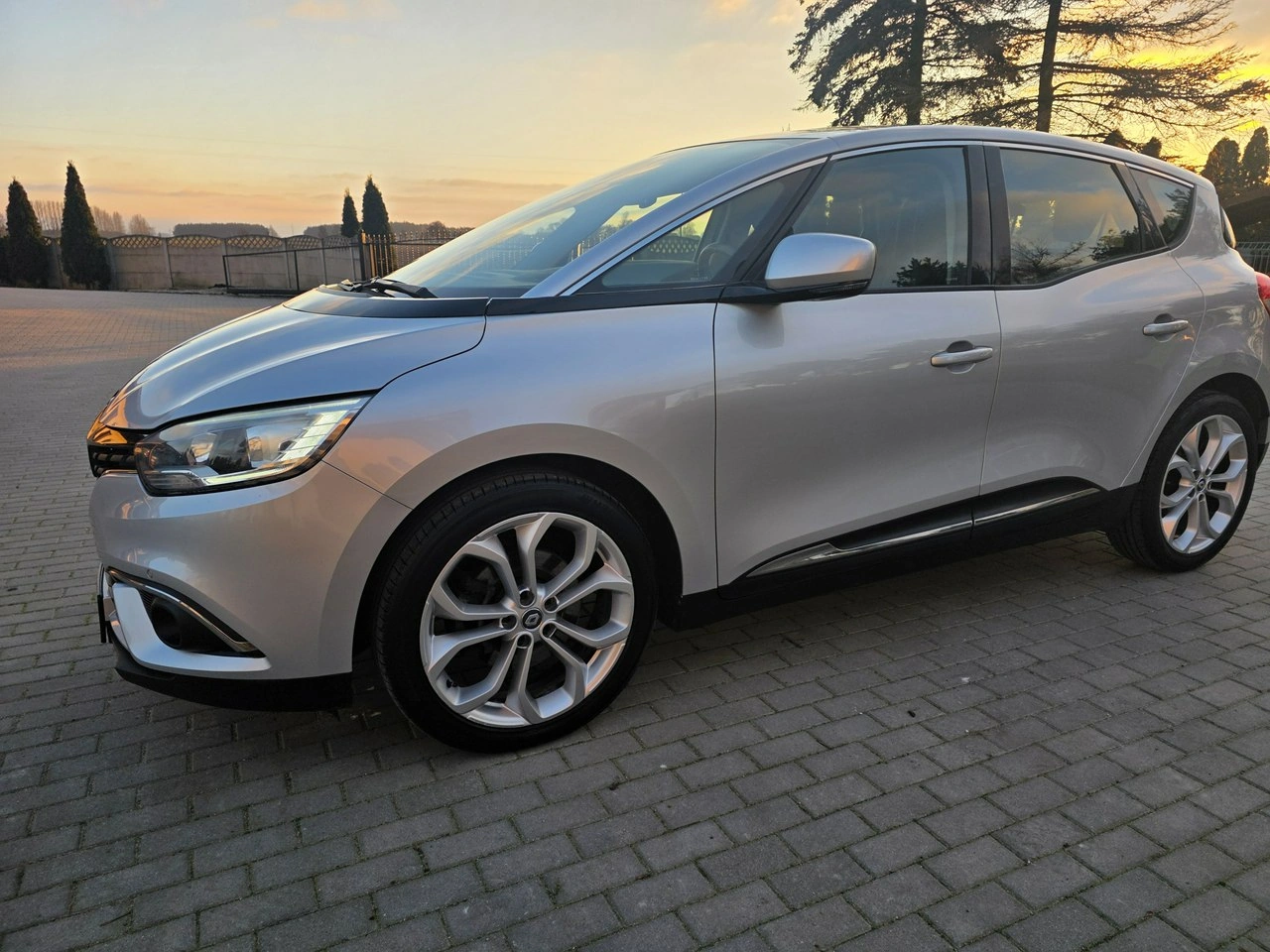 Renault Scenic - Zdjęcie 19