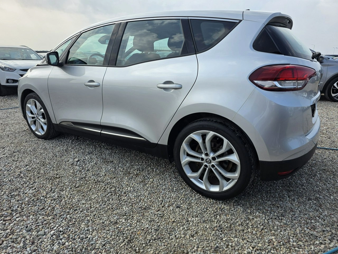 Renault Scenic - Zdjęcie 19