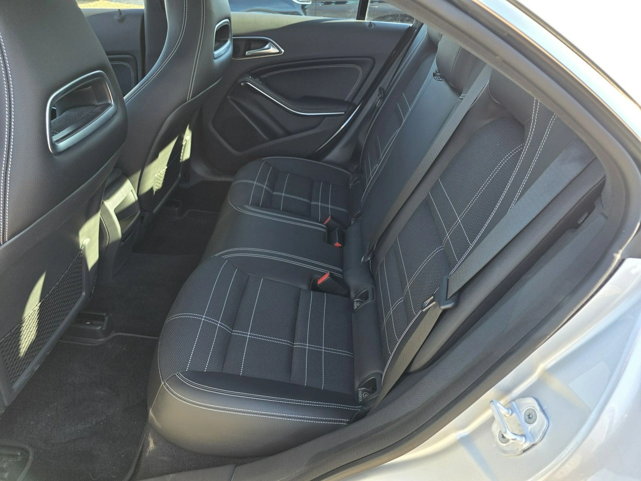 Mercedes CLA 180 - Zdjęcie 14