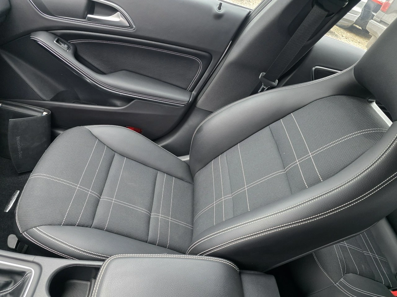 Mercedes CLA 180 - Zdjęcie 25