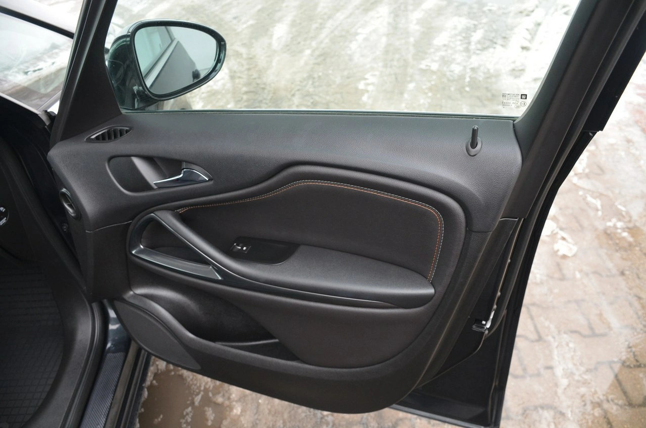 Opel Zafira - Zdjęcie 18
