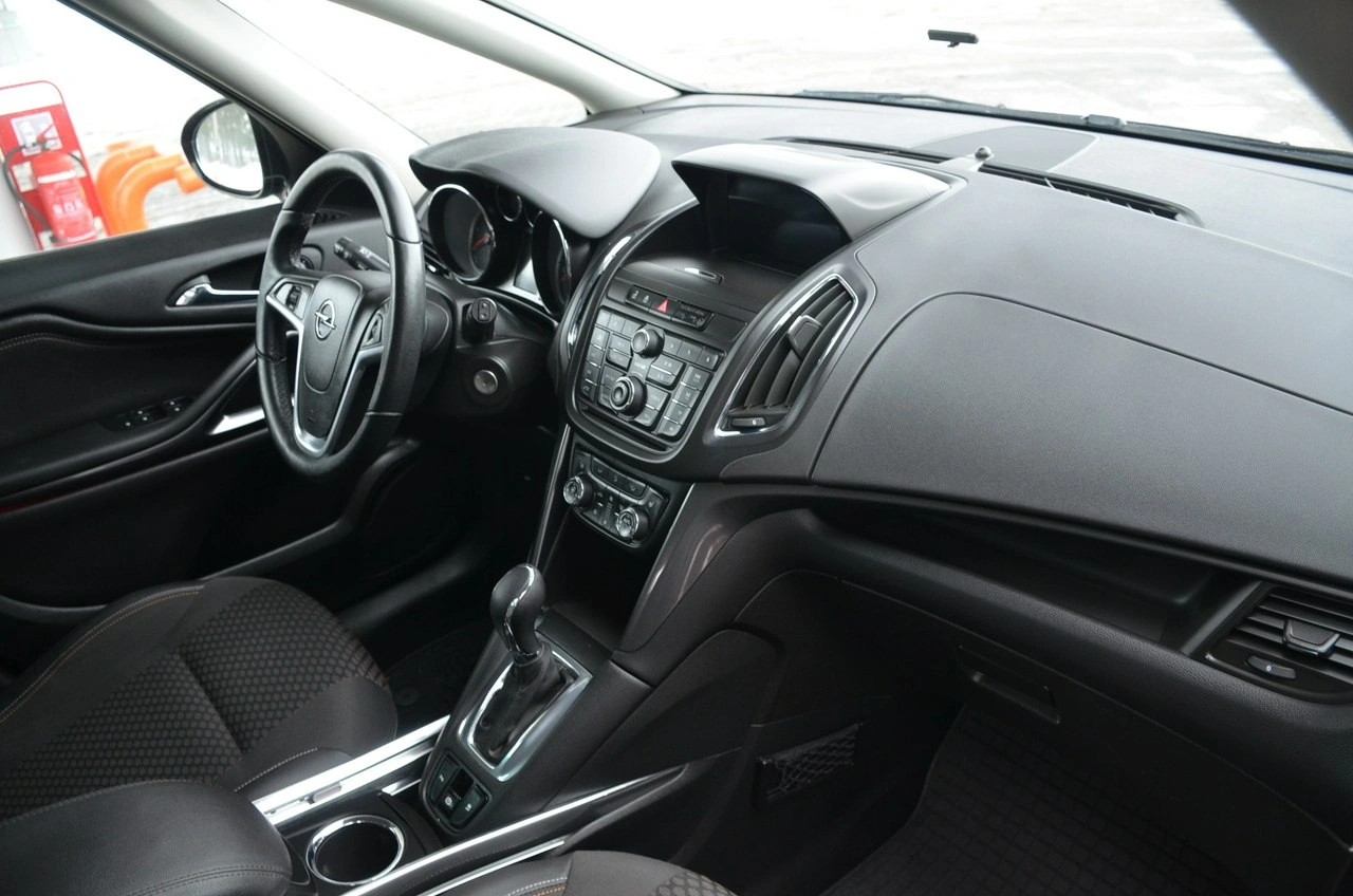 Opel Zafira - Zdjęcie 20