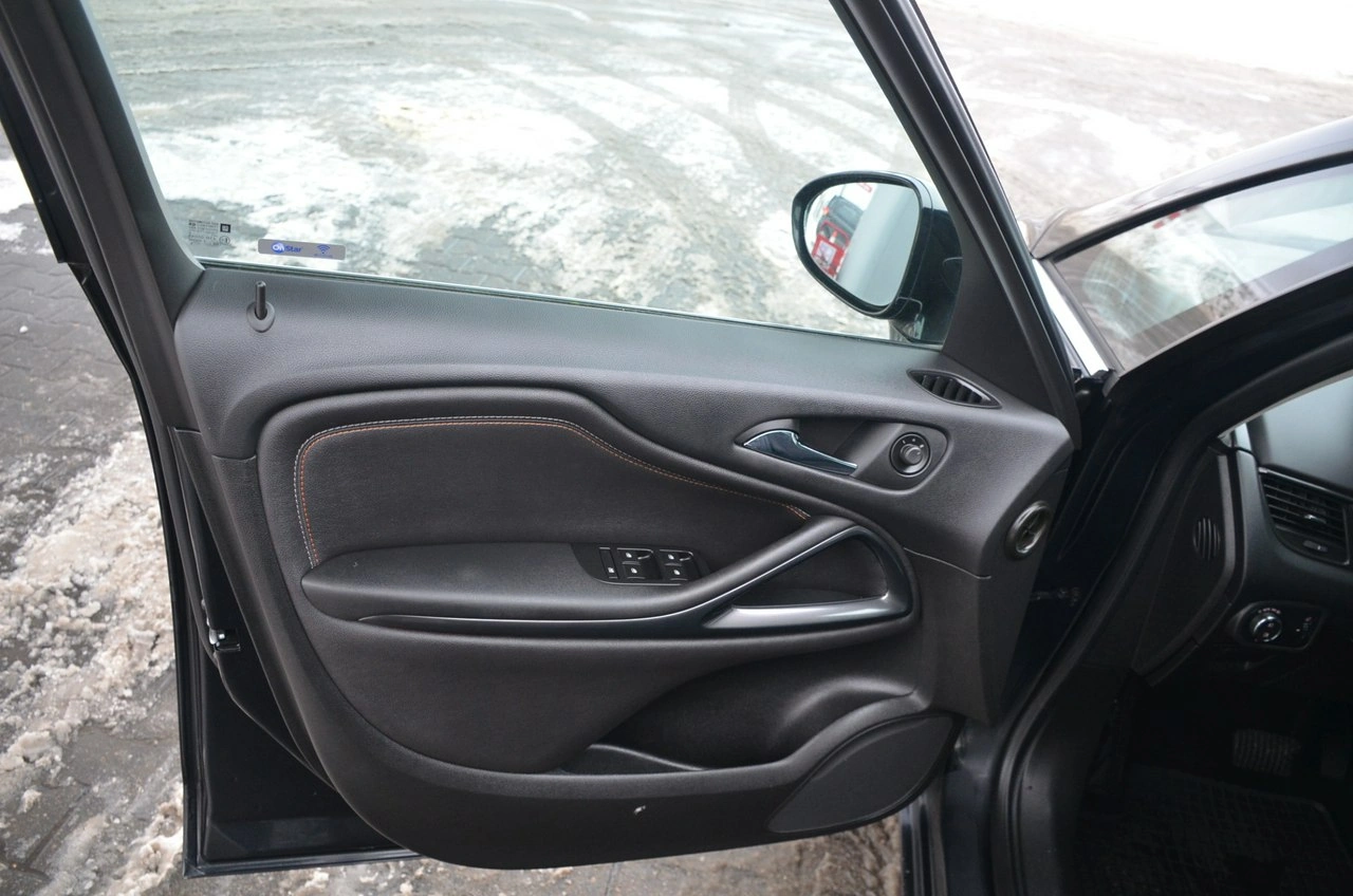Opel Zafira - Zdjęcie 21