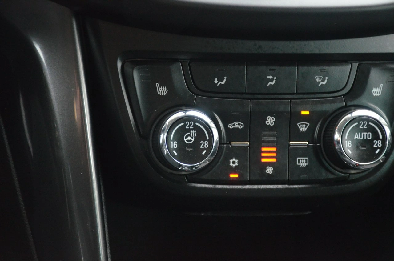 Opel Zafira - Zdjęcie 23