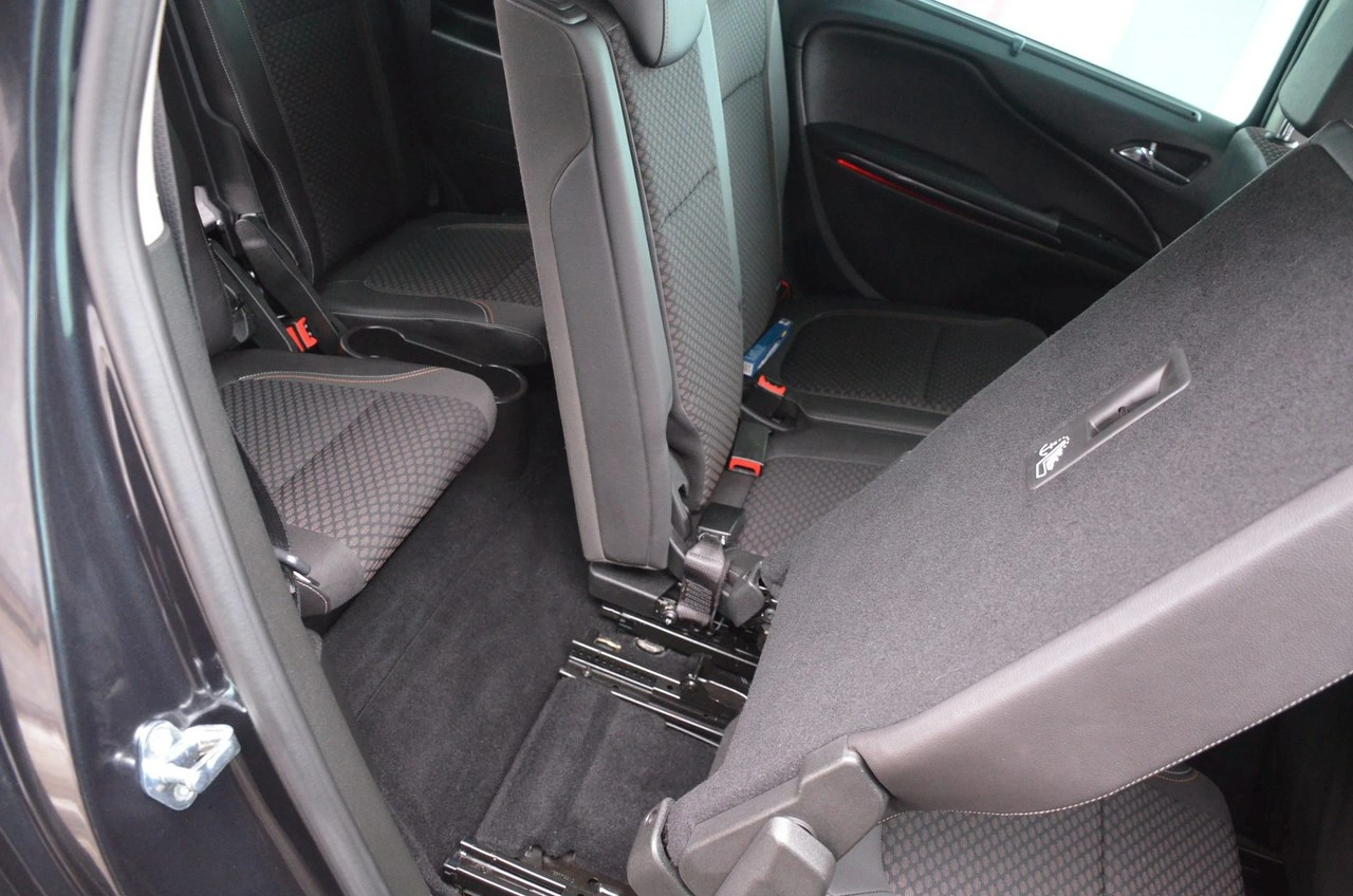 Opel Zafira - Zdjęcie 32