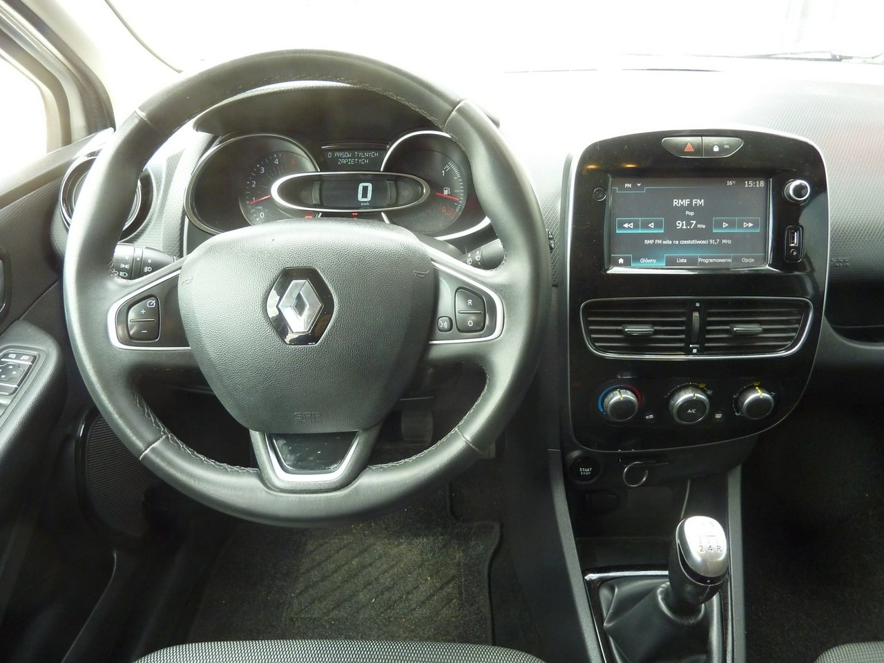 Renault Clio - Zdjęcie 17