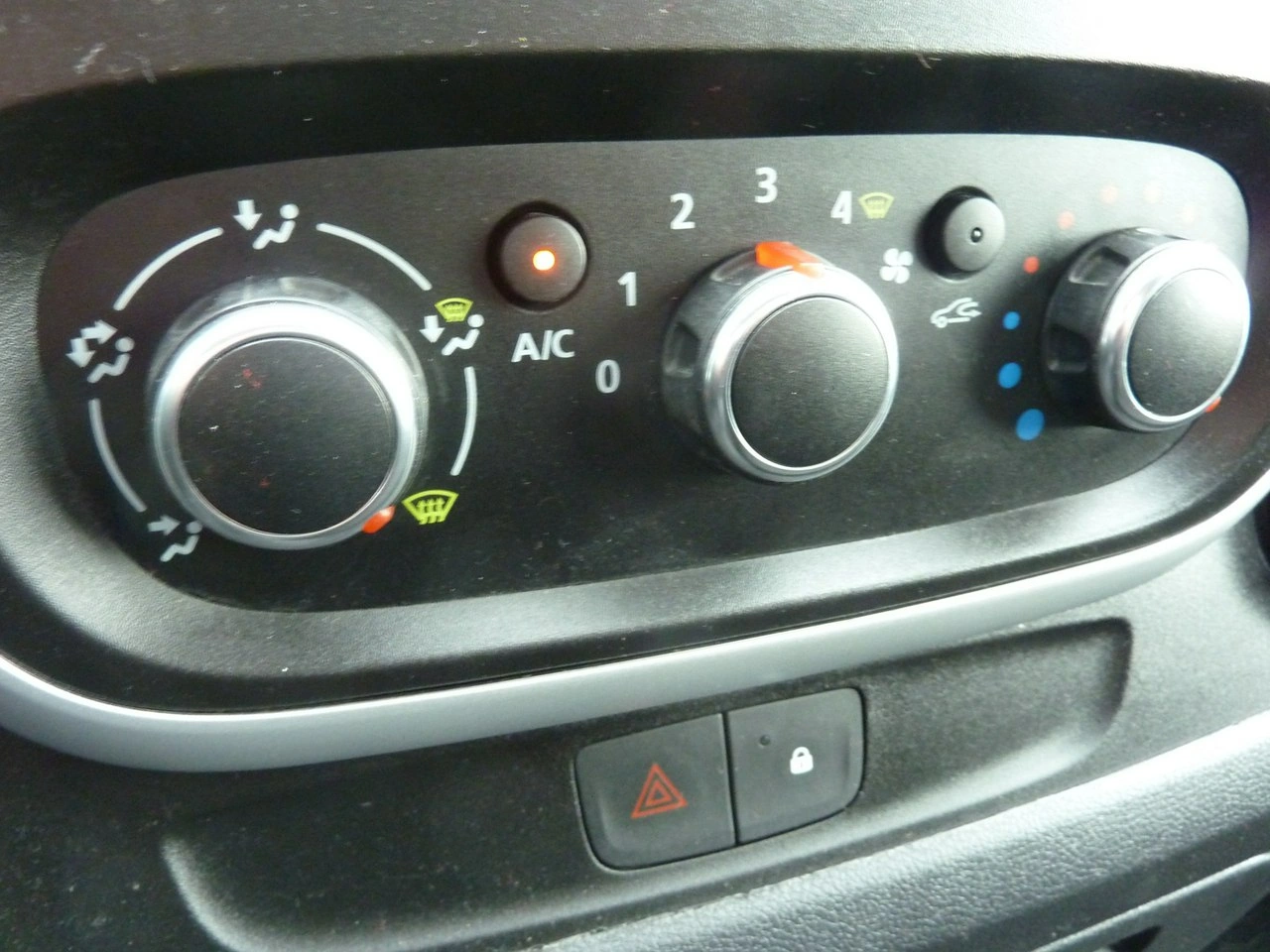 Renault Trafic - Zdjęcie 24