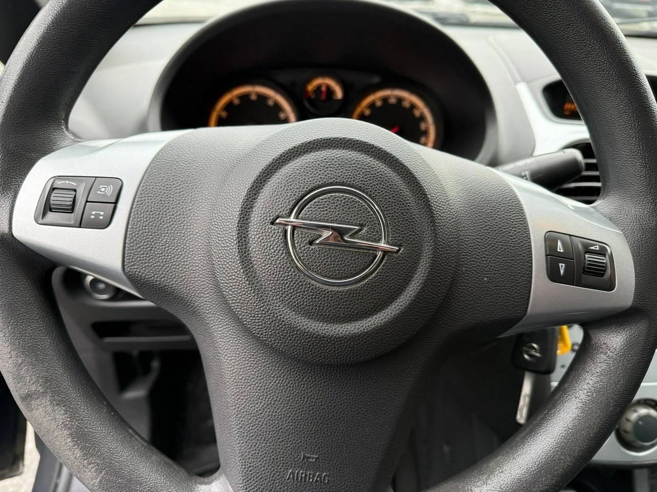 Opel Corsa - Zdjęcie 16