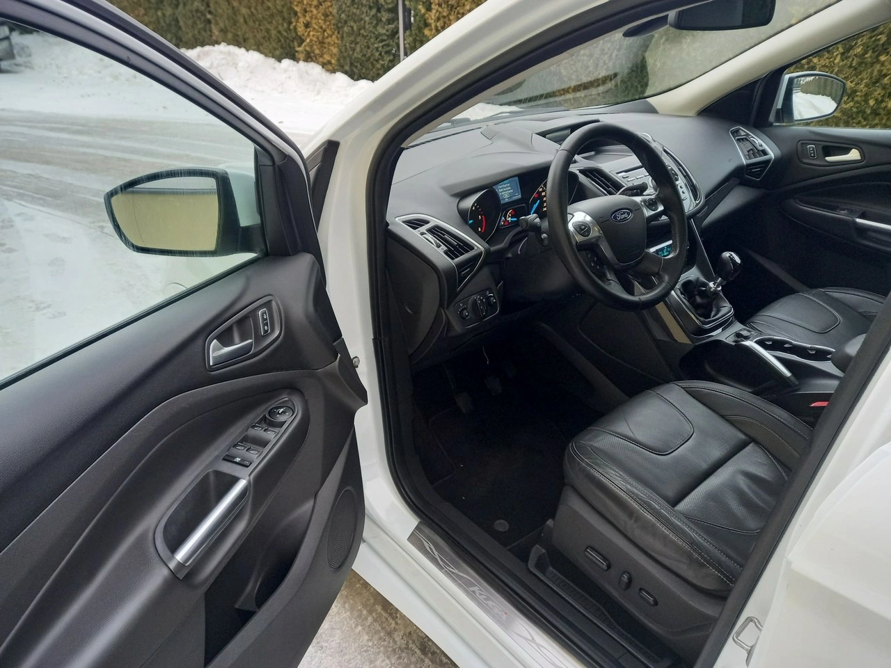 Ford Kuga - Zdjęcie 25