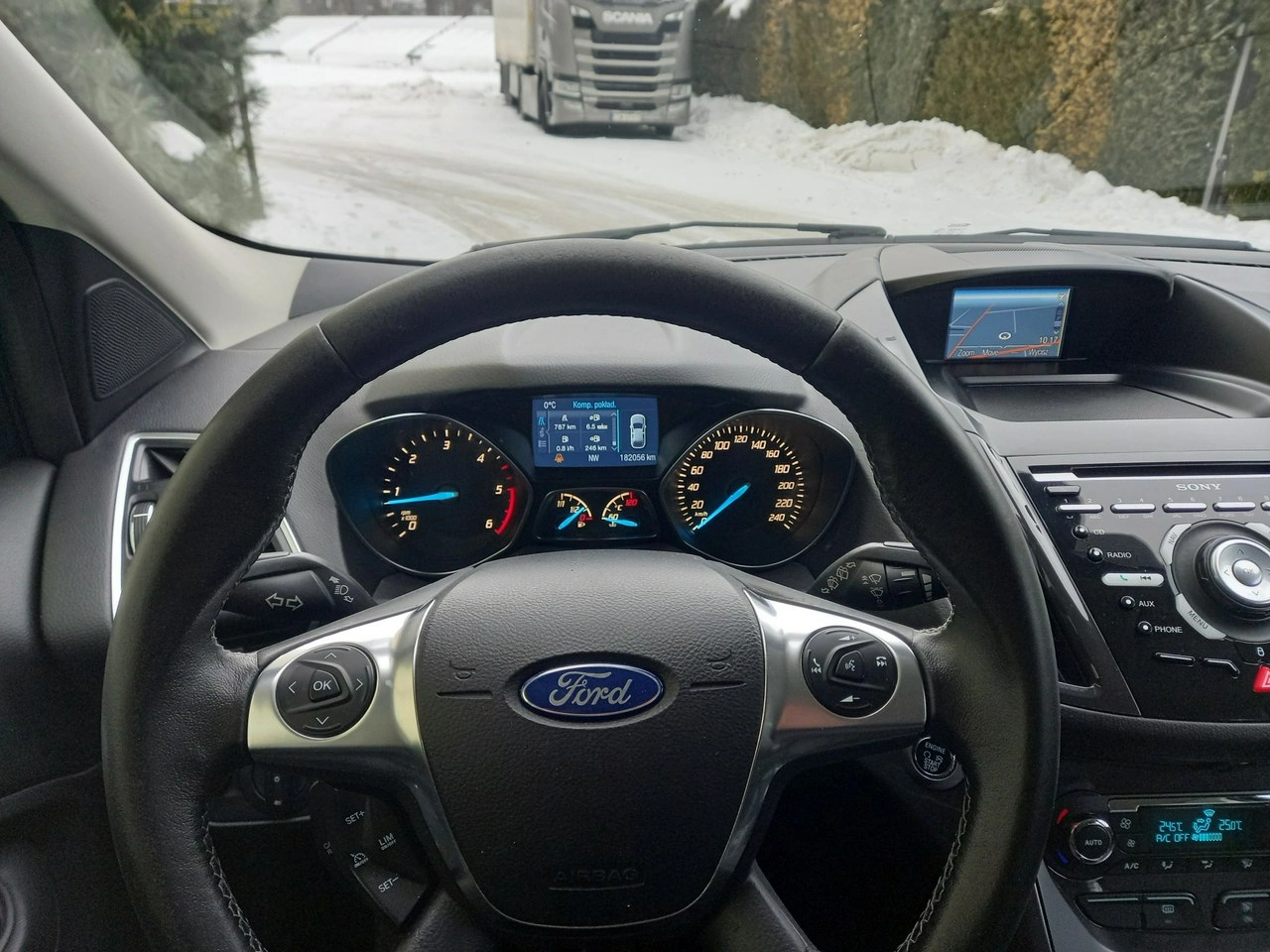 Ford Kuga - Zdjęcie 28