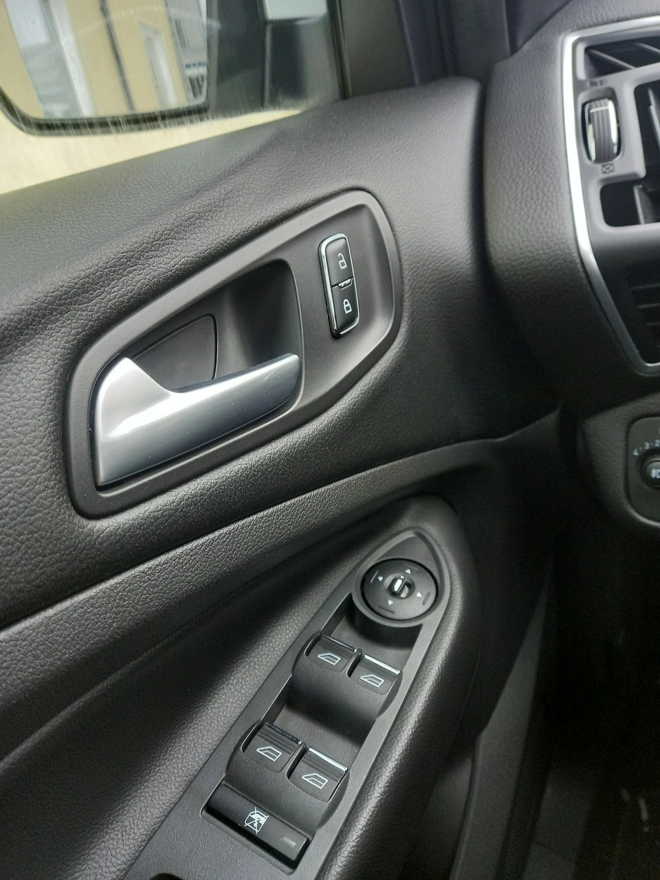 Ford Kuga - Zdjęcie 33