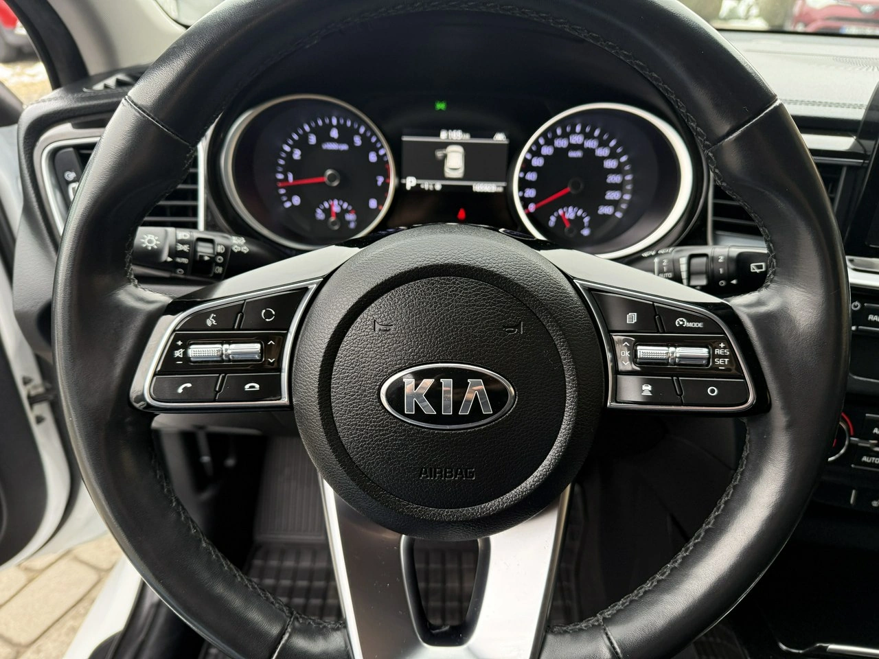 Kia Ceed - Zdjęcie 15