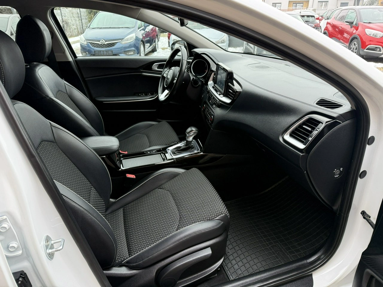 Kia Ceed - Zdjęcie 25