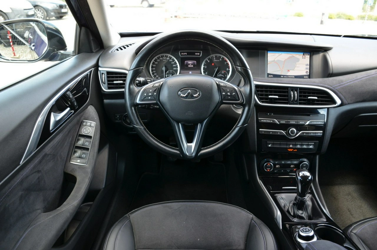 Infiniti Q30 - Zdjęcie 12