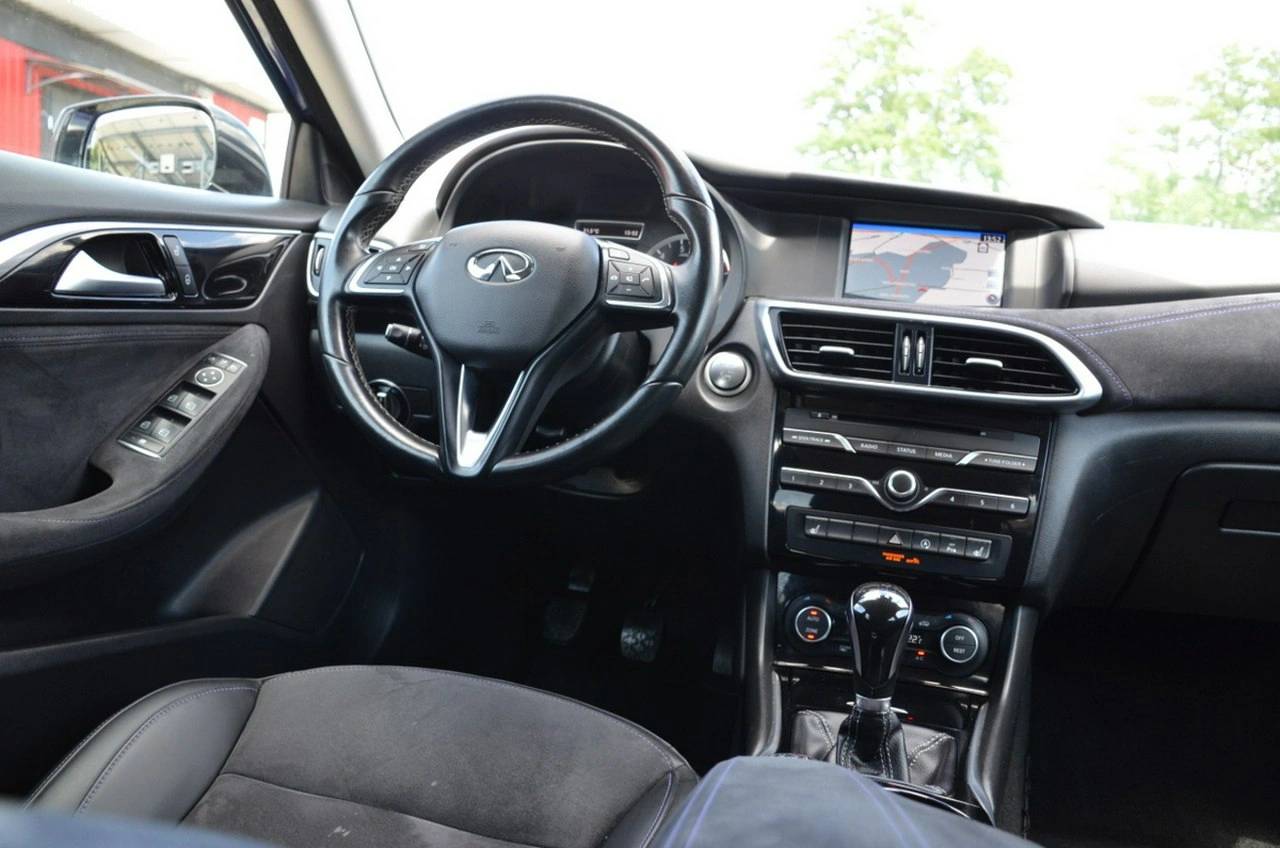 Infiniti Q30 - Zdjęcie 14