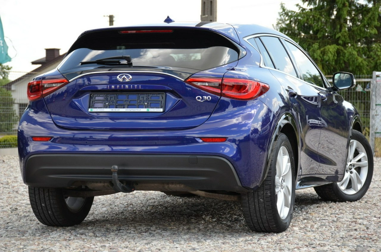 Infiniti Q30 - Zdjęcie 1