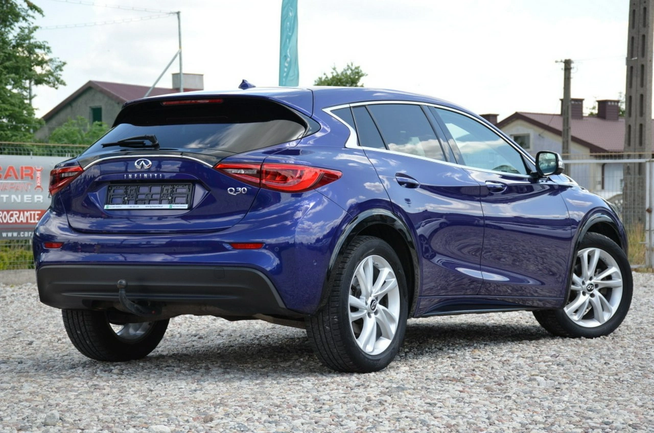 Infiniti Q30 - Zdjęcie 2