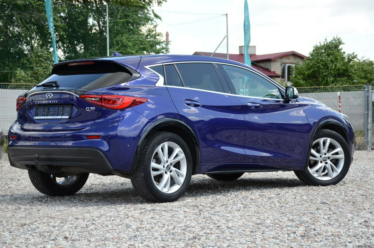 Infiniti Q30 - Zdjęcie 3