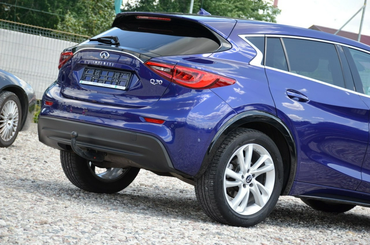 Infiniti Q30 - Zdjęcie 4
