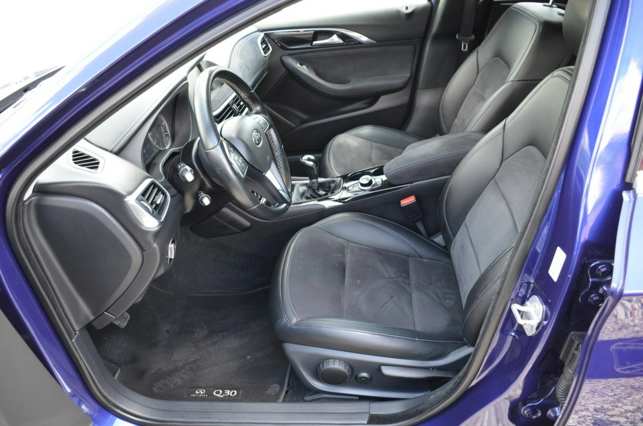 Infiniti Q30 - Zdjęcie 6