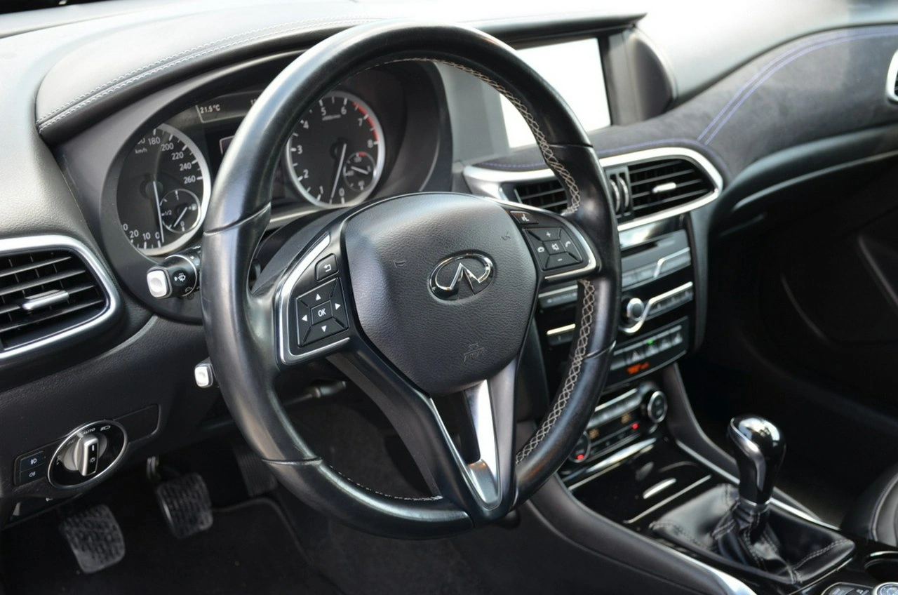 Infiniti Q30 - Zdjęcie 7
