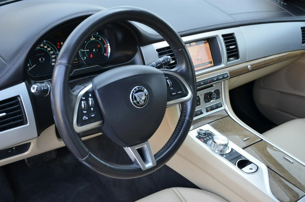 Jaguar XF - Zdjęcie 30