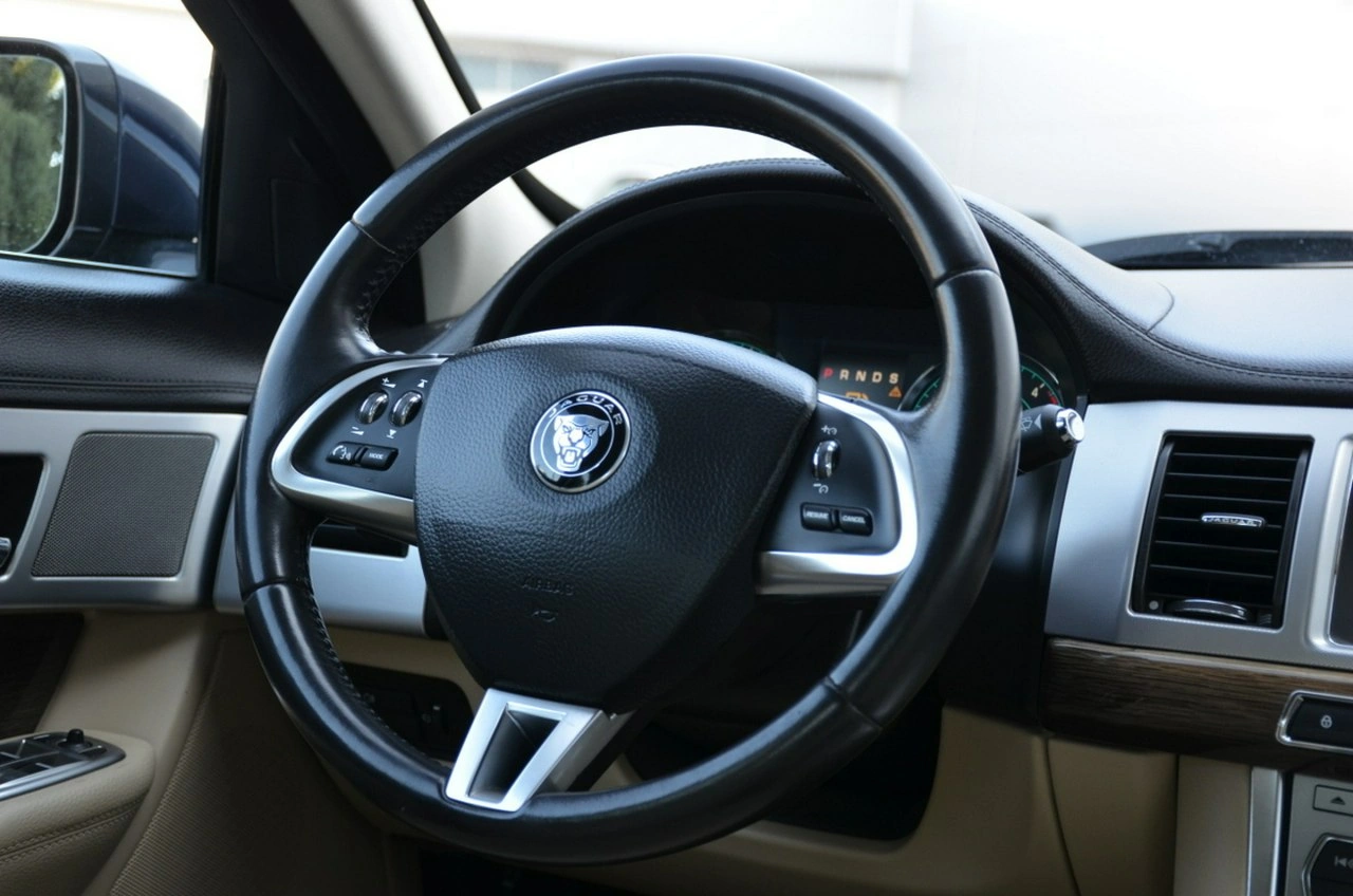 Jaguar XF - Zdjęcie 37