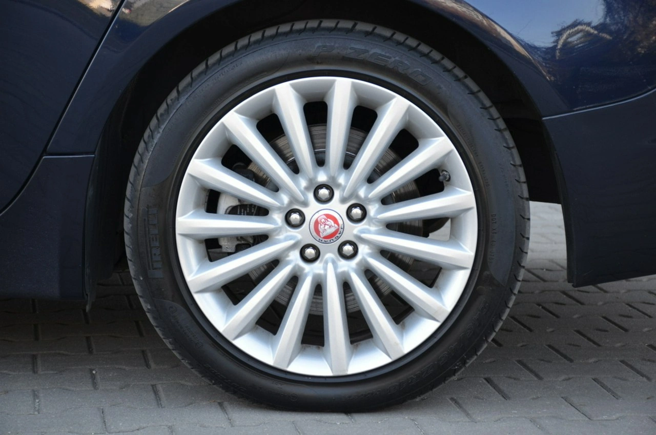 Jaguar XF - Zdjęcie 2