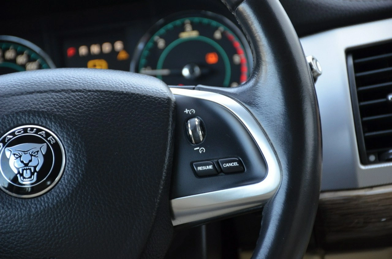 Jaguar XF - Zdjęcie 39