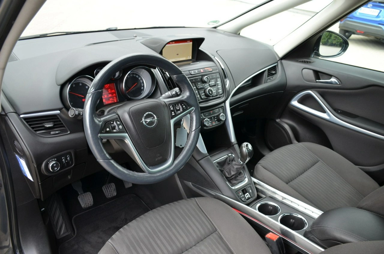 Opel Zafira - Zdjęcie 21