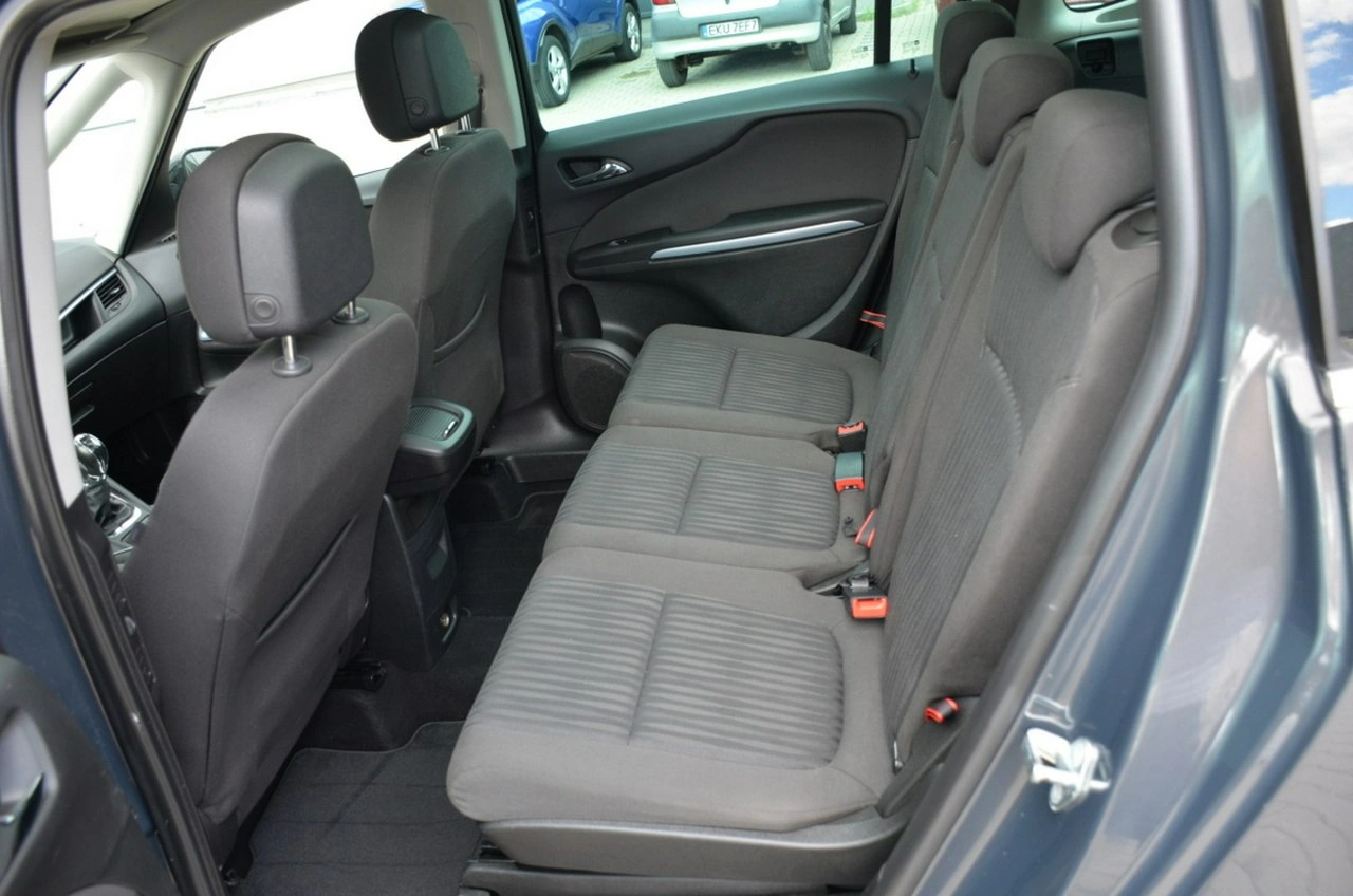 Opel Zafira - Zdjęcie 24