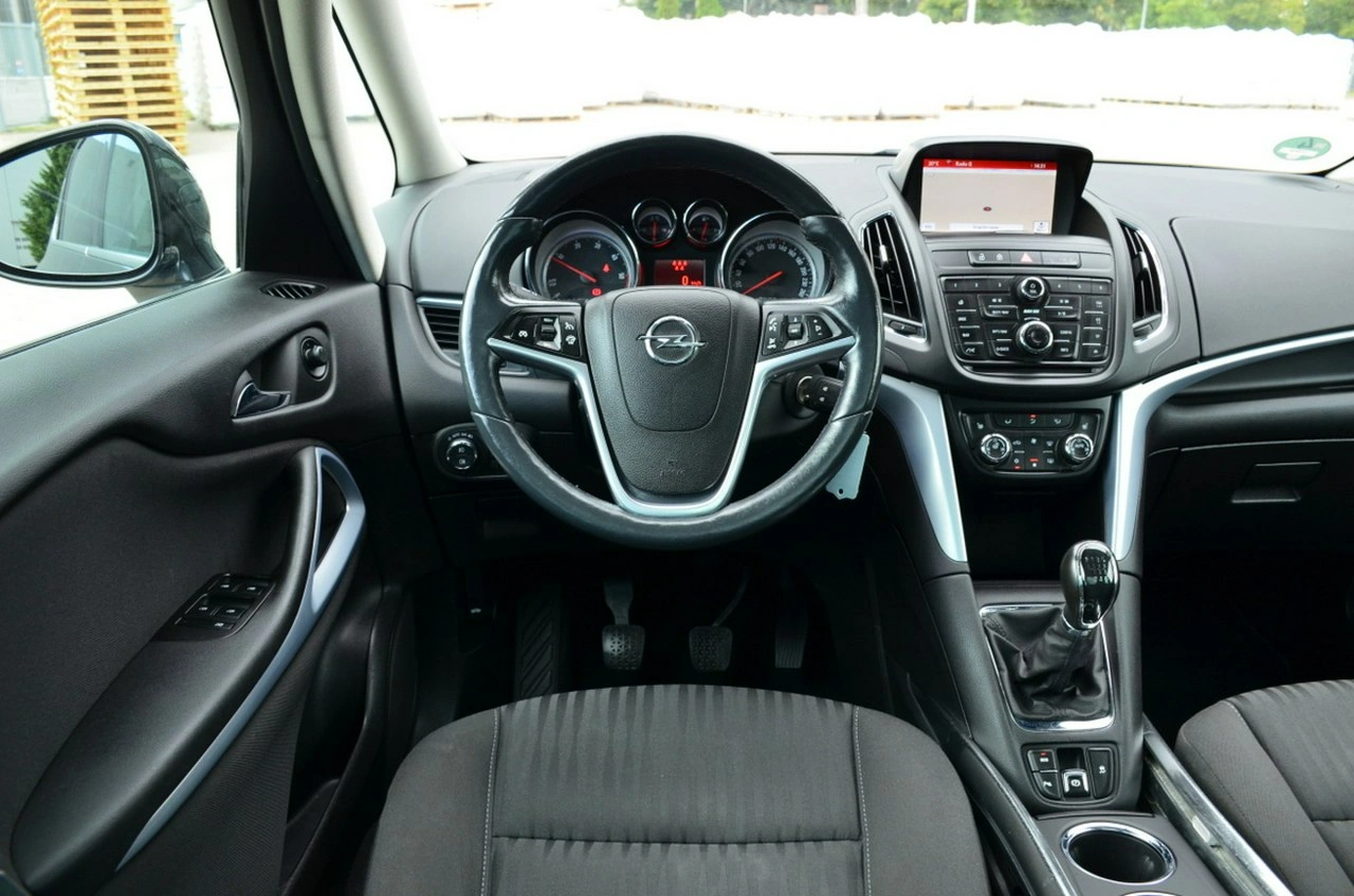 Opel Zafira - Zdjęcie 28