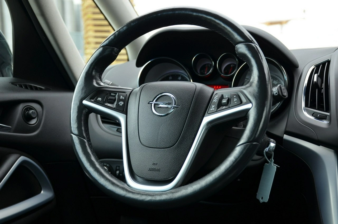 Opel Zafira - Zdjęcie 31
