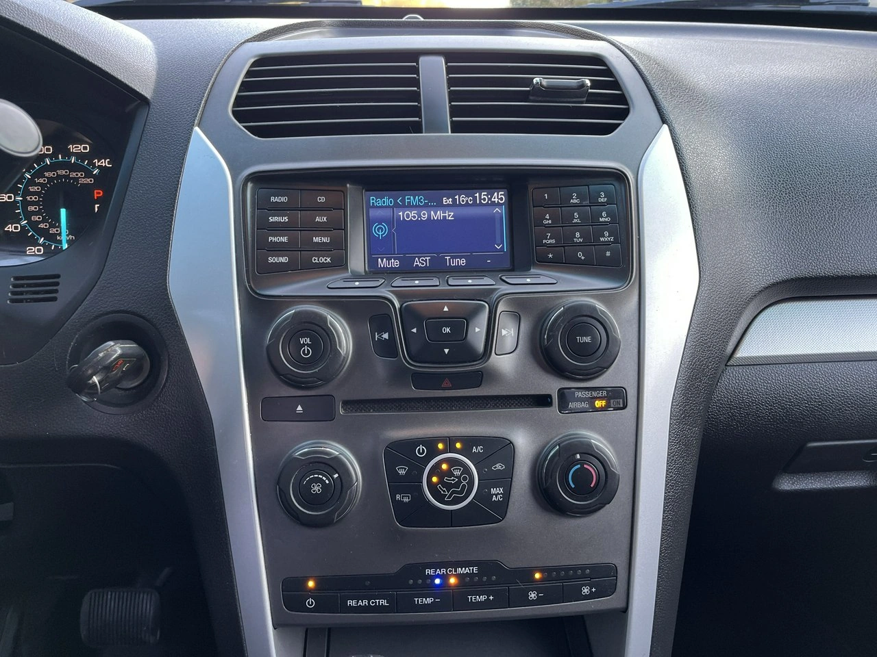 Ford Explorer - Zdjęcie 12