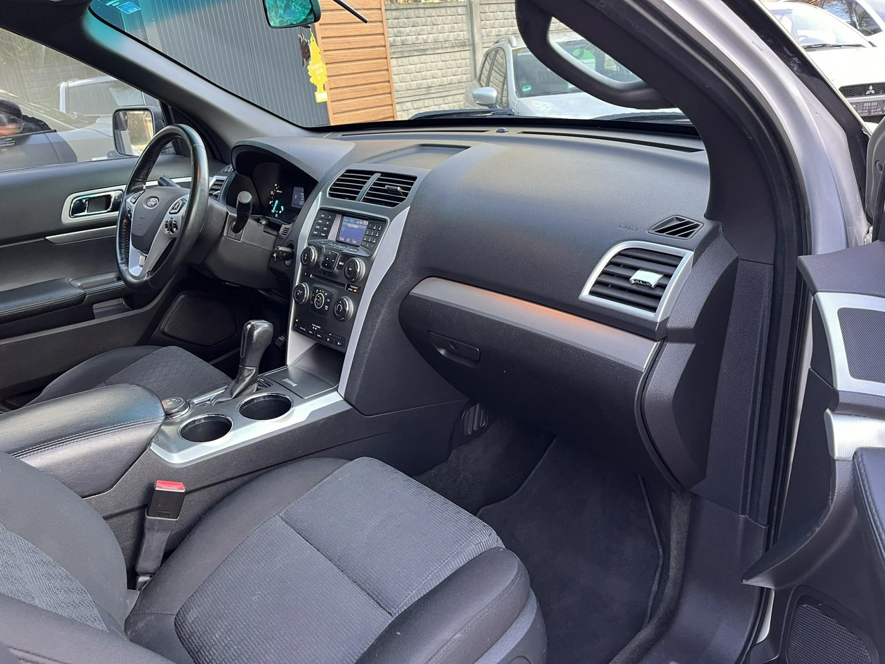 Ford Explorer - Zdjęcie 17