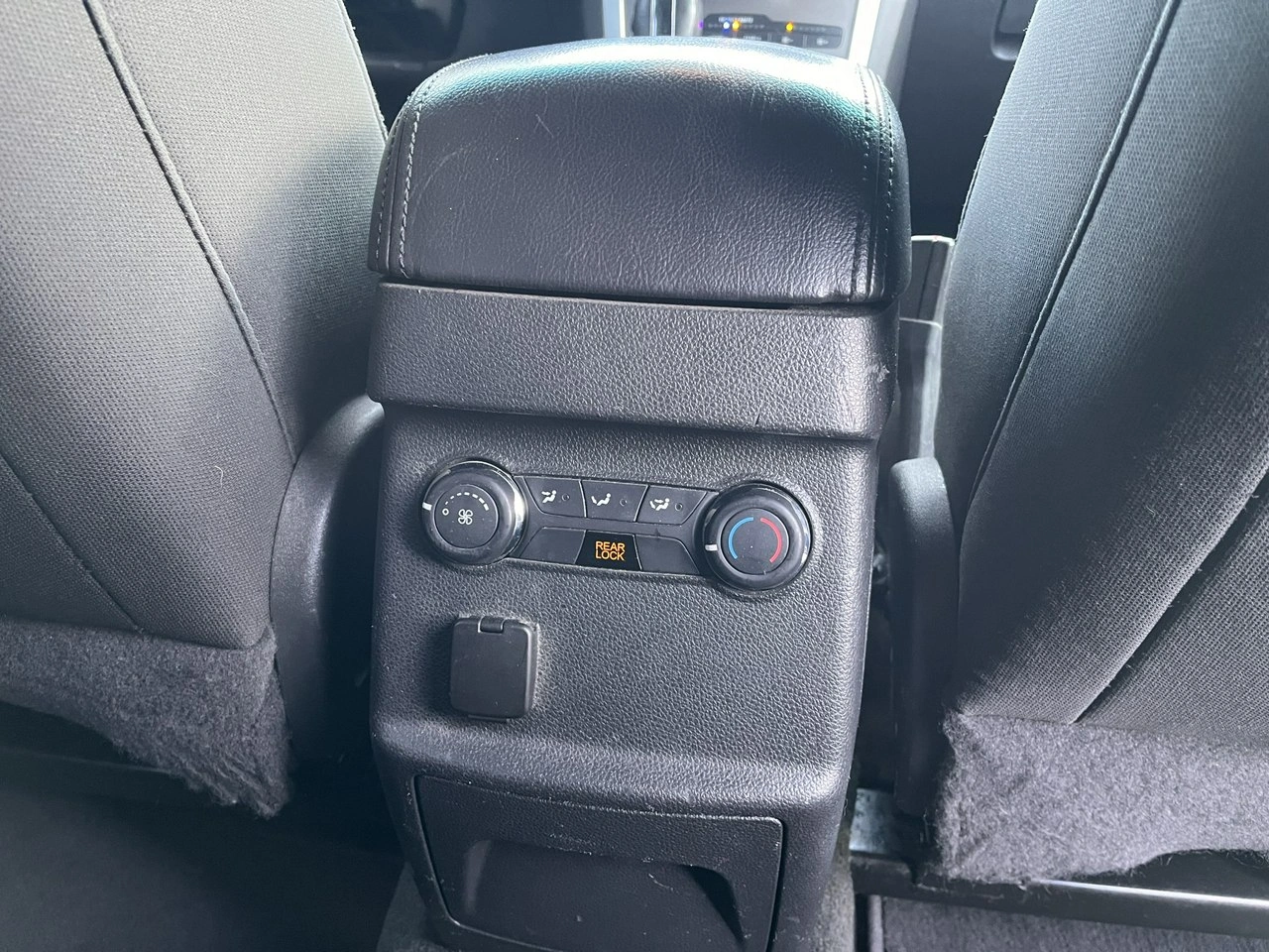 Ford Explorer - Zdjęcie 21