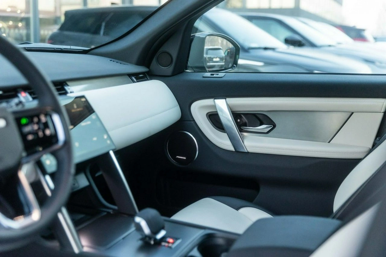 Land Rover Discovery Sport - Zdjęcie 11