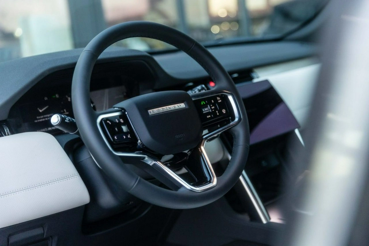 Land Rover Discovery Sport - Zdjęcie 12