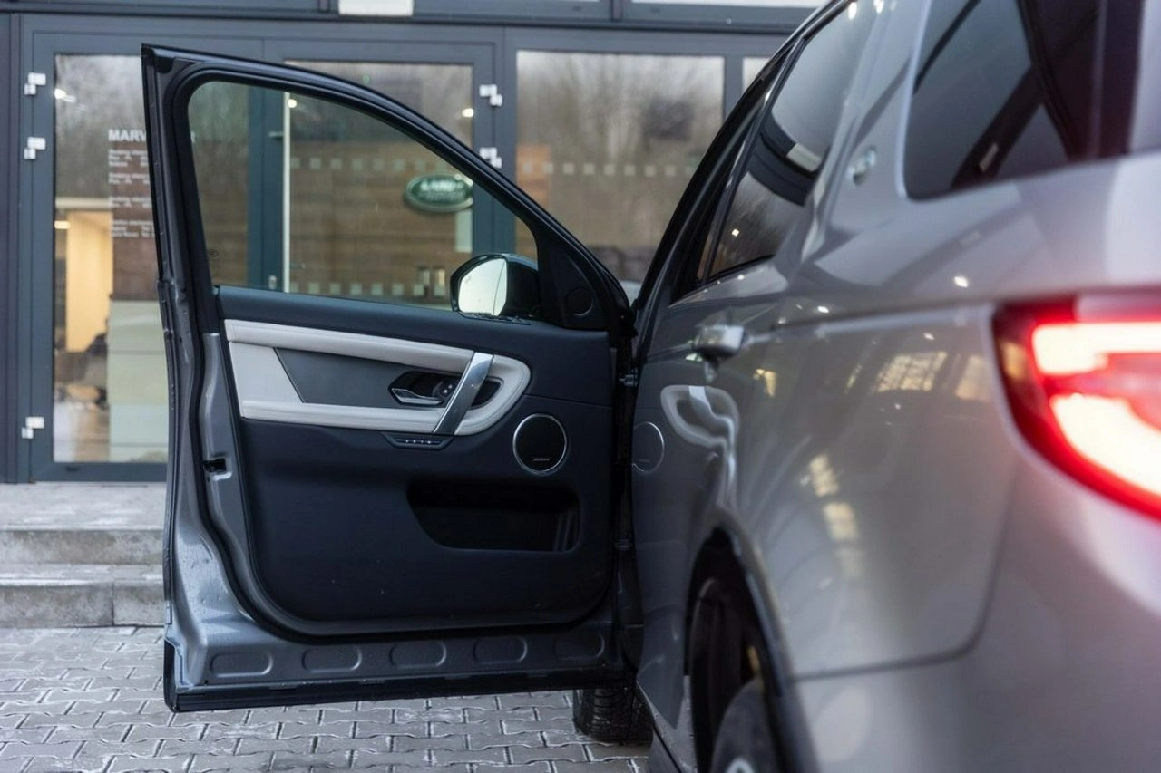 Land Rover Discovery Sport - Zdjęcie 13